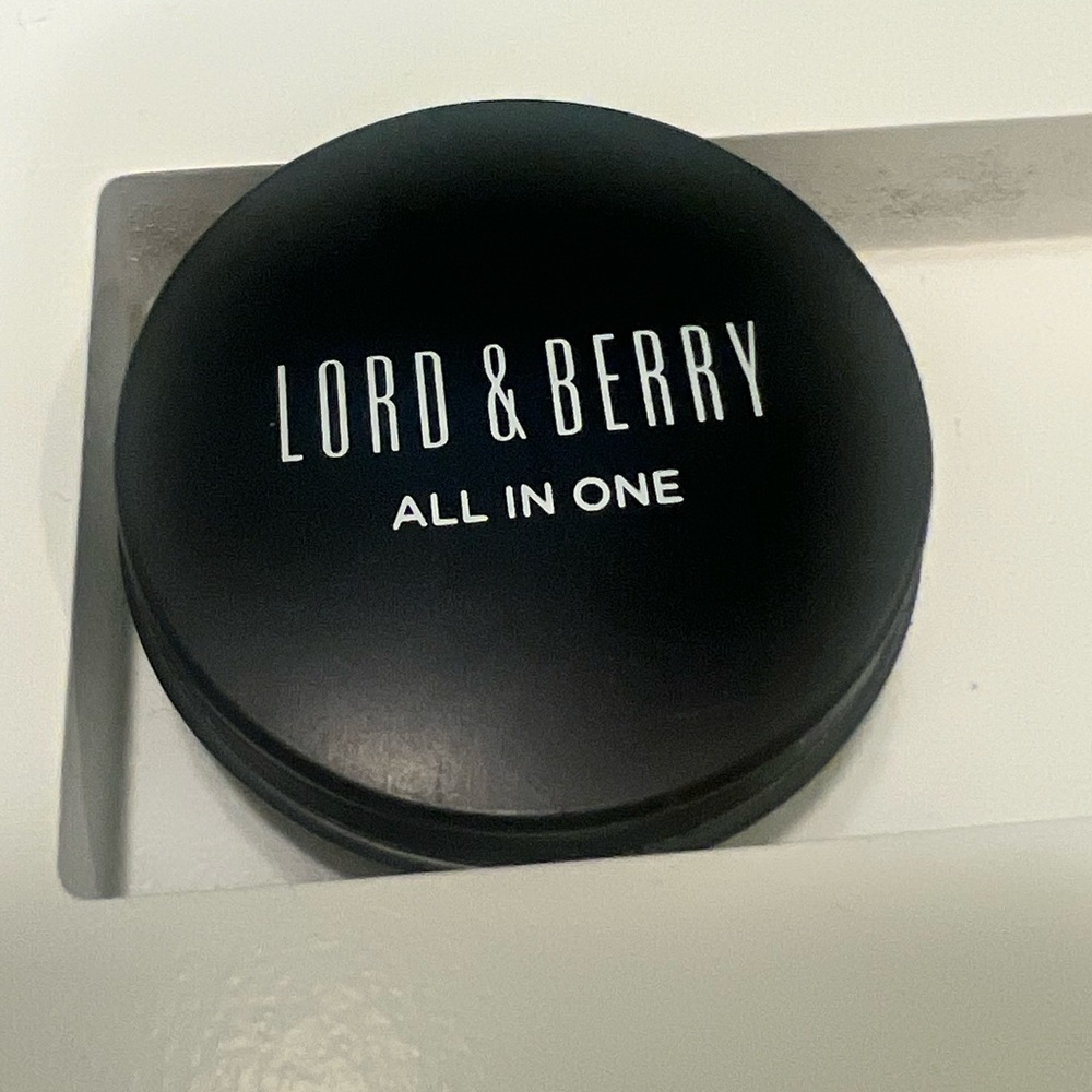 😇3/$15 NWT Lord & Berry All in One lip ointment